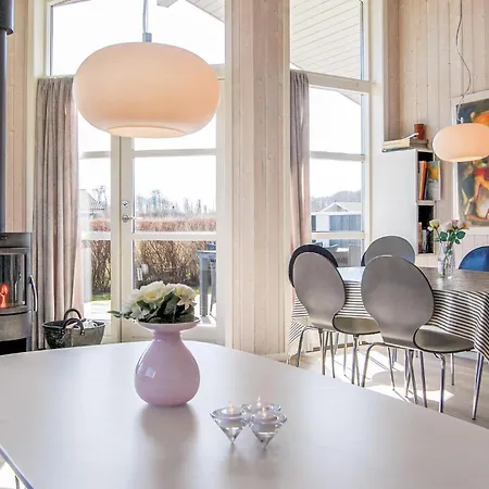Stunning Home In Rudkobing With Sauna * Spodsbjerg